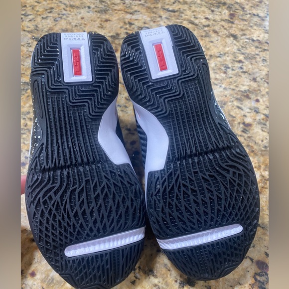 Lebron Soldier XIV Basketball Shoes - Kids - Picture 3 of 4